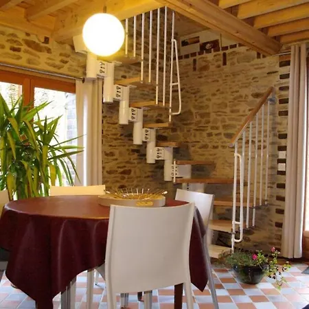 Le Jardin Feriehus Vaubadon